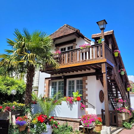 Gite Le Balcon Flaubert Forges-les-Eaux Ngoại thất bức ảnh